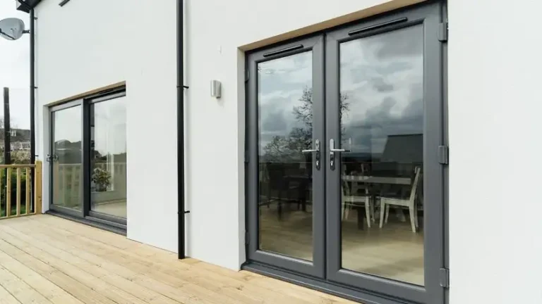 قیمت درب UPVC: راهنمای جامع خرید هوشمندانه در سال ۱۴۰۴