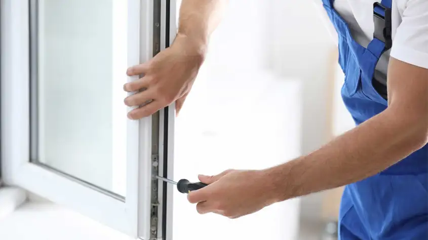 تعمیر یراق آلات پنجره upvc